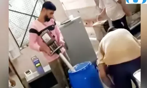 दूध के टैंकरों के साथ मिले संदिग्ध पदार्थ, हरदोई की डेयरी का लाइसेंस निलंबित