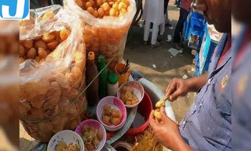 दुर्गा दर्शन के बाद गुपचुप खाना पड़ा भारी, एक ही परिवार के 7 लोग फूड पाइजनिंग के शिकार