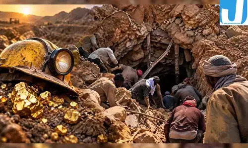 बड़ी खबर! सोना निकालते समय ढही खदान, मलबे में दबकर 14 लोगों की मौत, 7 गंभीर बड़ी खबर! सोना निकालते समय ढही खदान, मलबे में दबकर 14 लोगों की मौत, 7 गंभीर