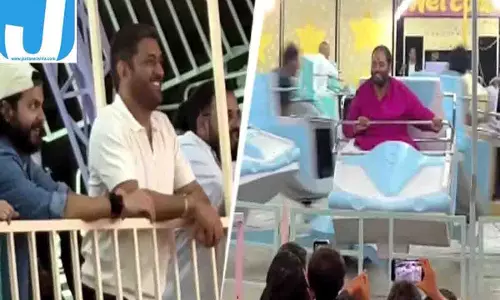 नवरात्रि मेले में दिखा कैप्टन कूल का अलग अंदाज! साक्षी को आइसक्रीम का लालच देकर धोनी ने किया ऐसा मजाक, यहां देखें वीडियो