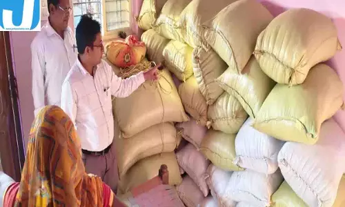 धान खरीदी से पहले प्रशासन का बड़ा एक्शन! 26 क्विंटल धान और 150 बोरियां जब्त धान खरीदी से पहले प्रशासन का बड़ा एक्शन! 26 क्विंटल धान और 150 बोरियां जब्त