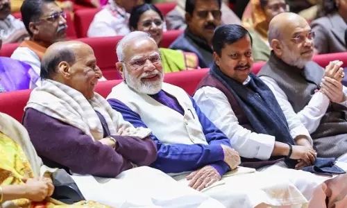 संसद का विशेष सत्र बुलाने की तैयारी तेज, भाजपा की विपक्षी दलों से बातचीत संसद का विशेष सत्र बुलाने की तैयारी तेज, भाजपा की विपक्षी दलों से बातचीत