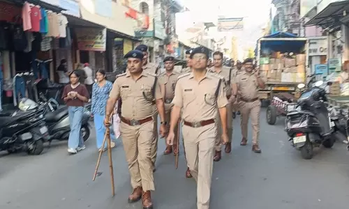 दशहरा और त्योहारों के मद्देनजर पौड़ी पुलिस का फ्लैग मार्च दशहरा और त्योहारों के मद्देनजर पौड़ी पुलिस का फ्लैग मार्च