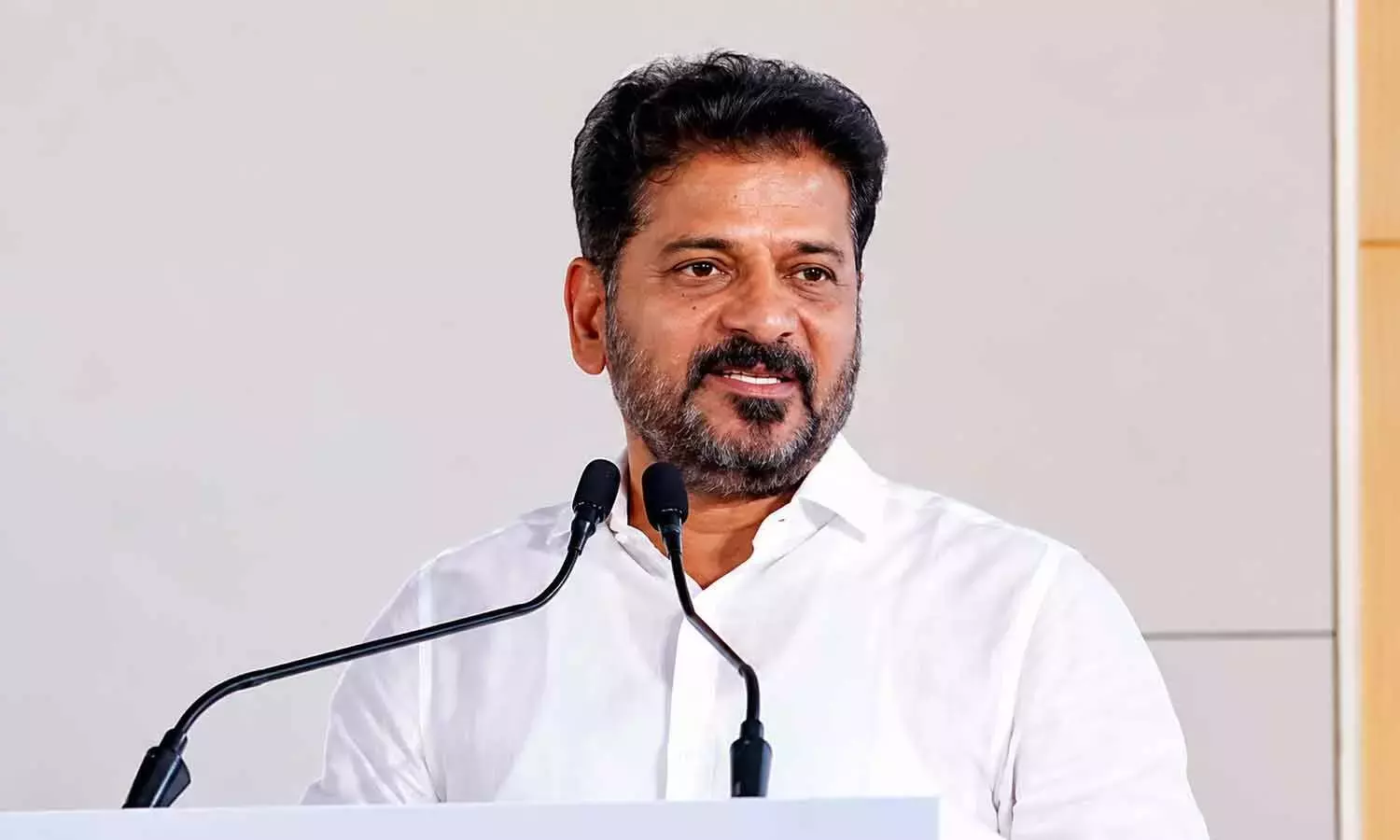 सीएम रेवंत रेड्डी ने लोगों को दशहरा की शुभकामनाएं दीं सीएम रेवंत रेड्डी ने लोगों को दशहरा की शुभकामनाएं दीं