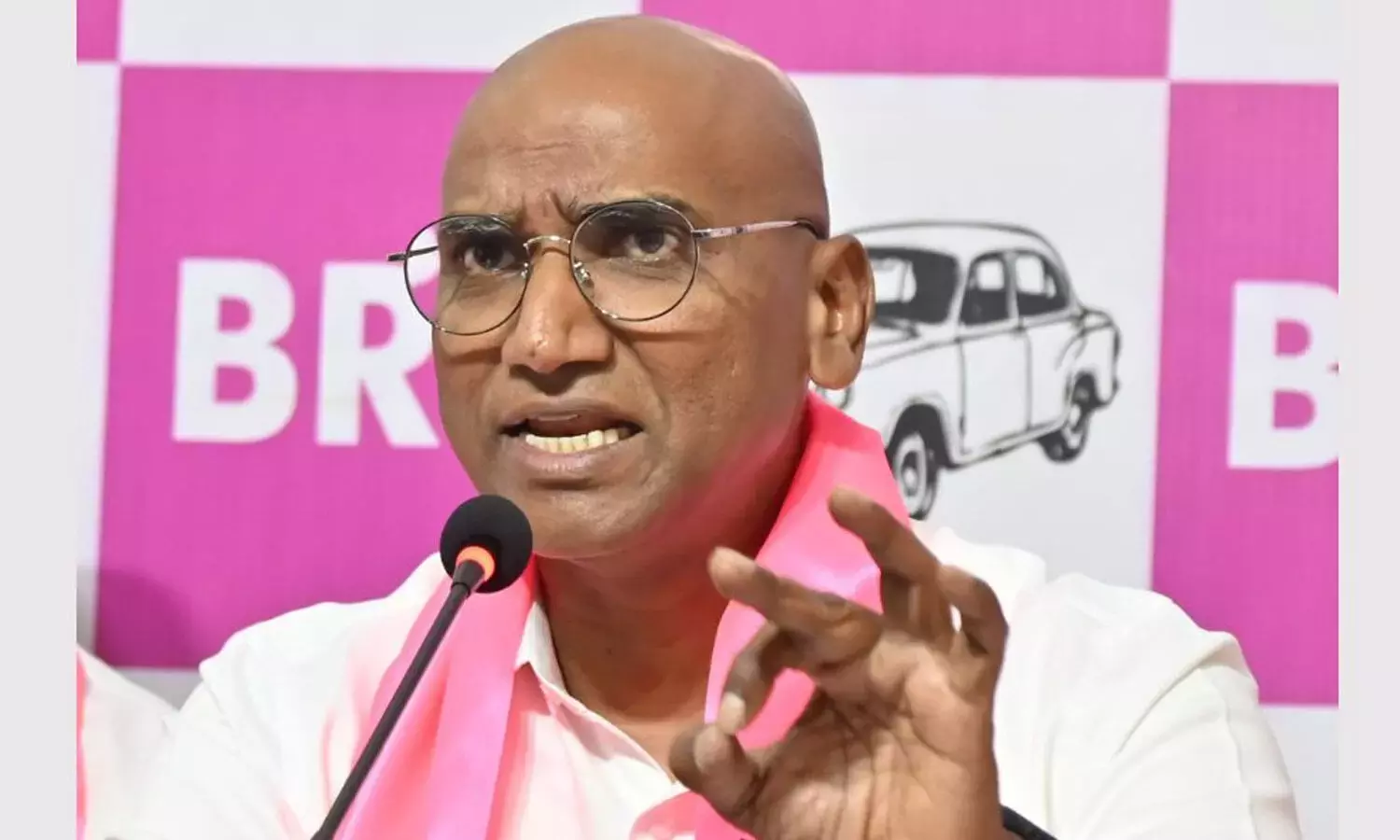 प्रवीण कुमार ने पत्रकारों पर हमले के मामले में जवाबदेही की मांग की प्रवीण कुमार ने पत्रकारों पर हमले के मामले में जवाबदेही की मांग की