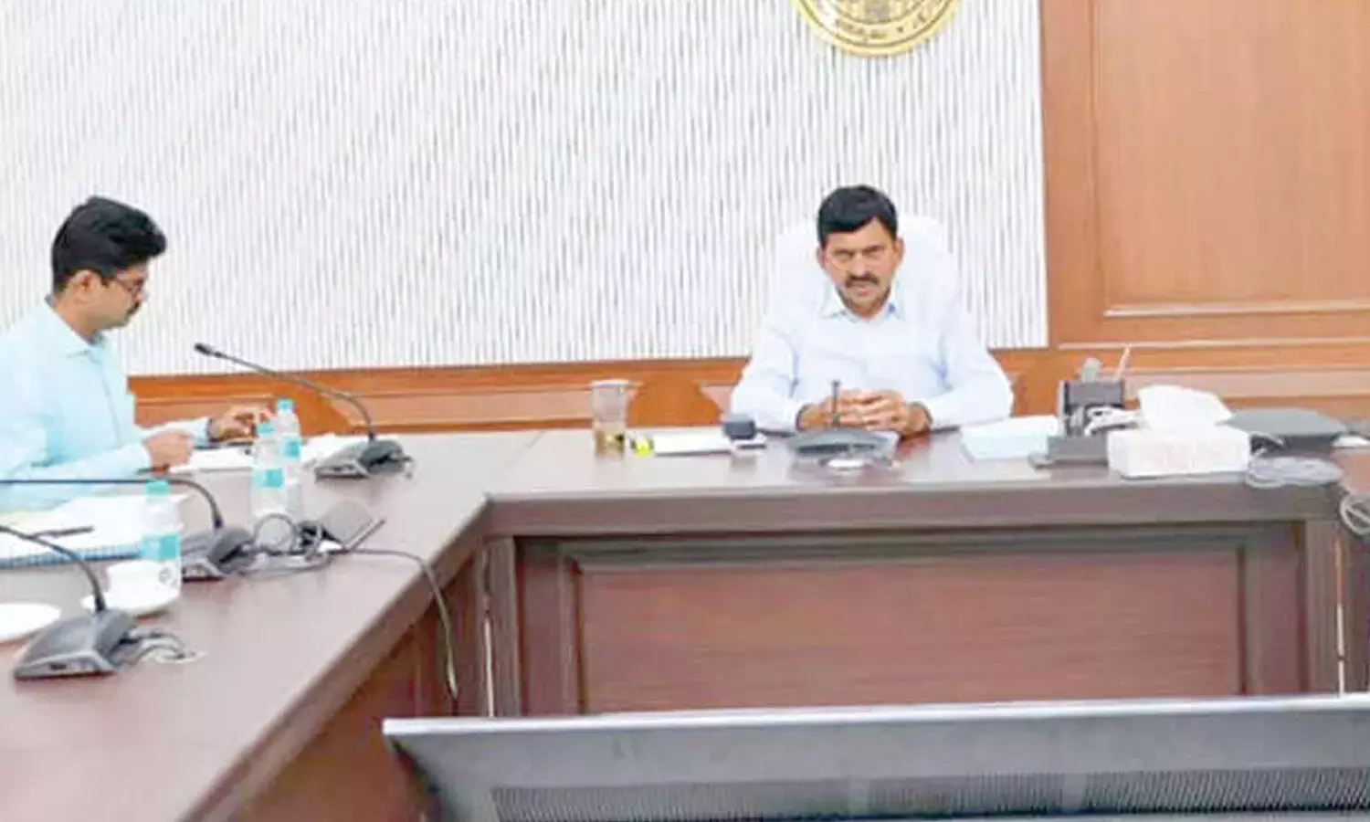 पोंगूलेटी ने किसानों के भूमि अधिकारों की रक्षा के लिए राजस्व सुधारों की घोषणा की पोंगूलेटी ने किसानों के भूमि अधिकारों की रक्षा के लिए राजस्व सुधारों की घोषणा की
