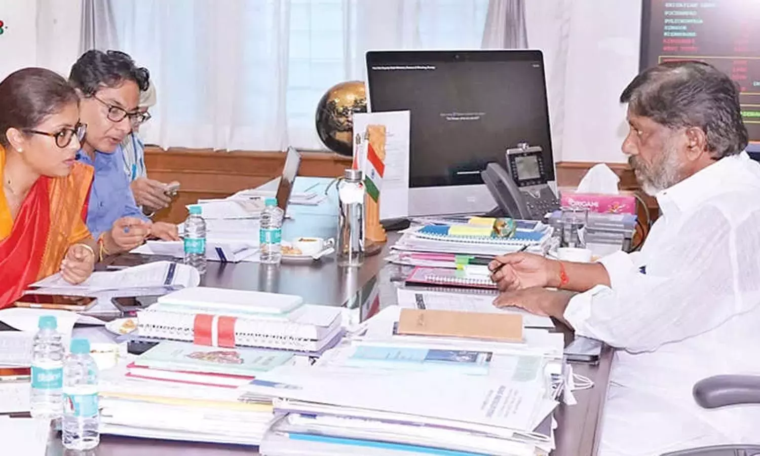 भट्टी ने SC, ST फंड को तेजी से खर्च करने पर जोर दिया भट्टी ने SC, ST फंड को तेजी से खर्च करने पर जोर दिया