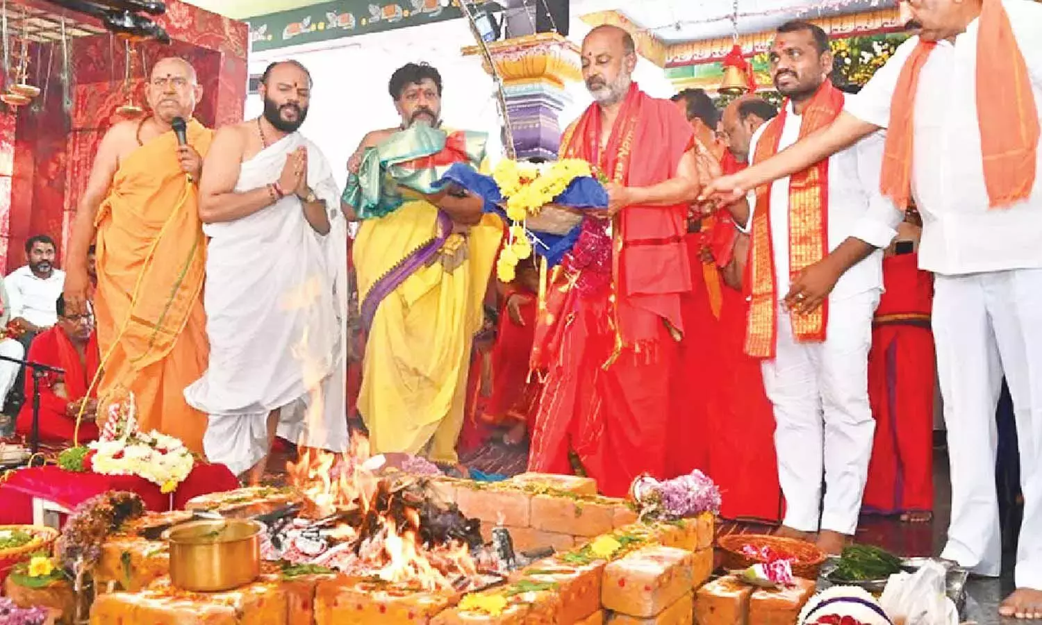 बंदी संजय महाशक्ति मंदिर में चंडी होम करते बंदी संजय महाशक्ति मंदिर में चंडी होम करते