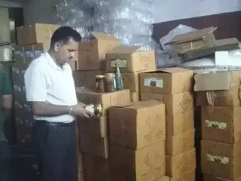 सेहत से खिलवाड़ पर कार्रवाई, 85 हजार किलो दूषित अचार पकड़ा