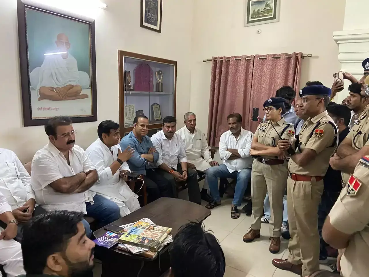 रितु बराला के समर्थन में कांग्रेस का कदम, पुलिस को सौंपा ज्ञापन