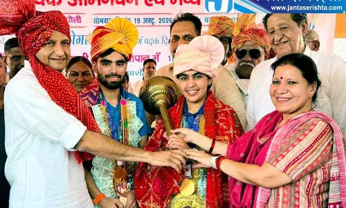 झज्जर में एशियाई स्वर्ण पदक विजेताओं का भव्य सम्मान झज्जर में एशियाई स्वर्ण पदक विजेताओं का भव्य सम्मान