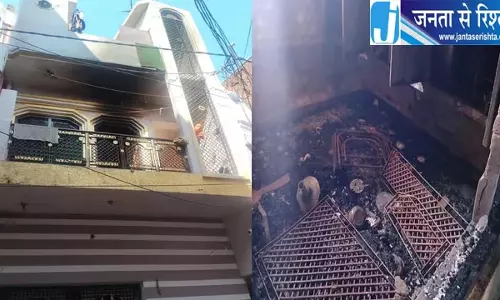 मेरठ में तीन मंजिला मकान में लगी भीषण आग, जिंदा जलकर 30 वर्षीय युवक की मौत मेरठ में तीन मंजिला मकान में लगी भीषण आग, जिंदा जलकर 30 वर्षीय युवक की मौत