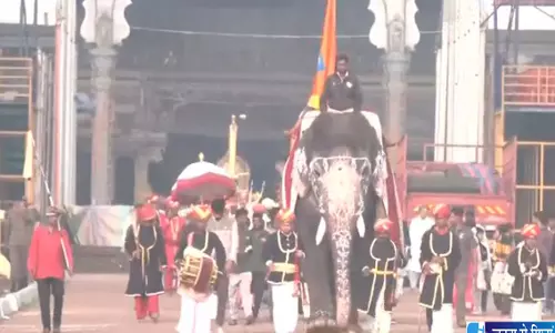मैसूर पैलेस में महानवमी की धूम, हाथी घोड़े और शाही हथियारों की हुई पूजा