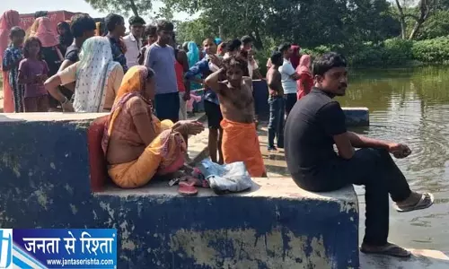 दुर्गा पूजा मेले में बड़ा हादसा, तालाब में डूबने से दो सगे भाइयों की मौत