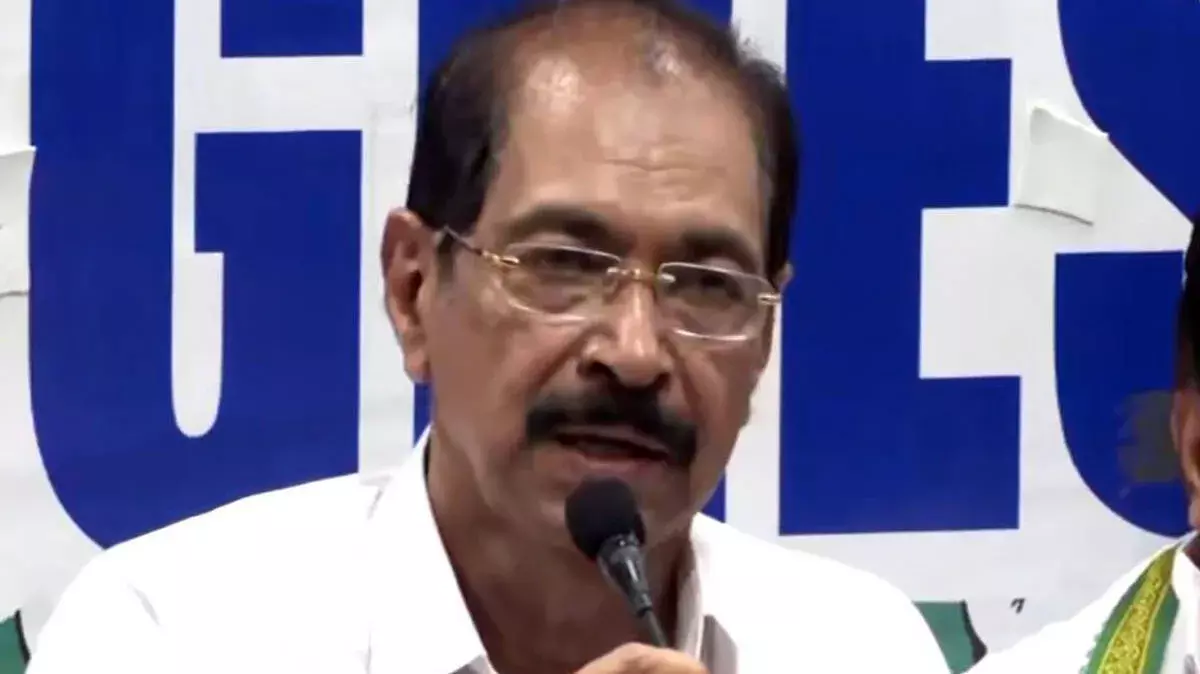 विवादित बयानों पर KPCC सख्त: पार्टी नेताओं को दी चेतावनी विवादित बयानों पर KPCC सख्त: पार्टी नेताओं को दी चेतावनी