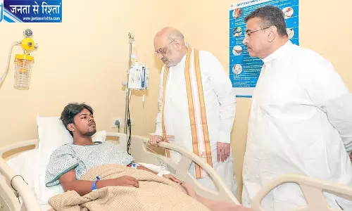 कोलकाता भगदड़ के पीड़ित परिवारों से मिले CM सुवेंदु अधिकारी कोलकाता भगदड़ के पीड़ित परिवारों से मिले CM सुवेंदु अधिकारी