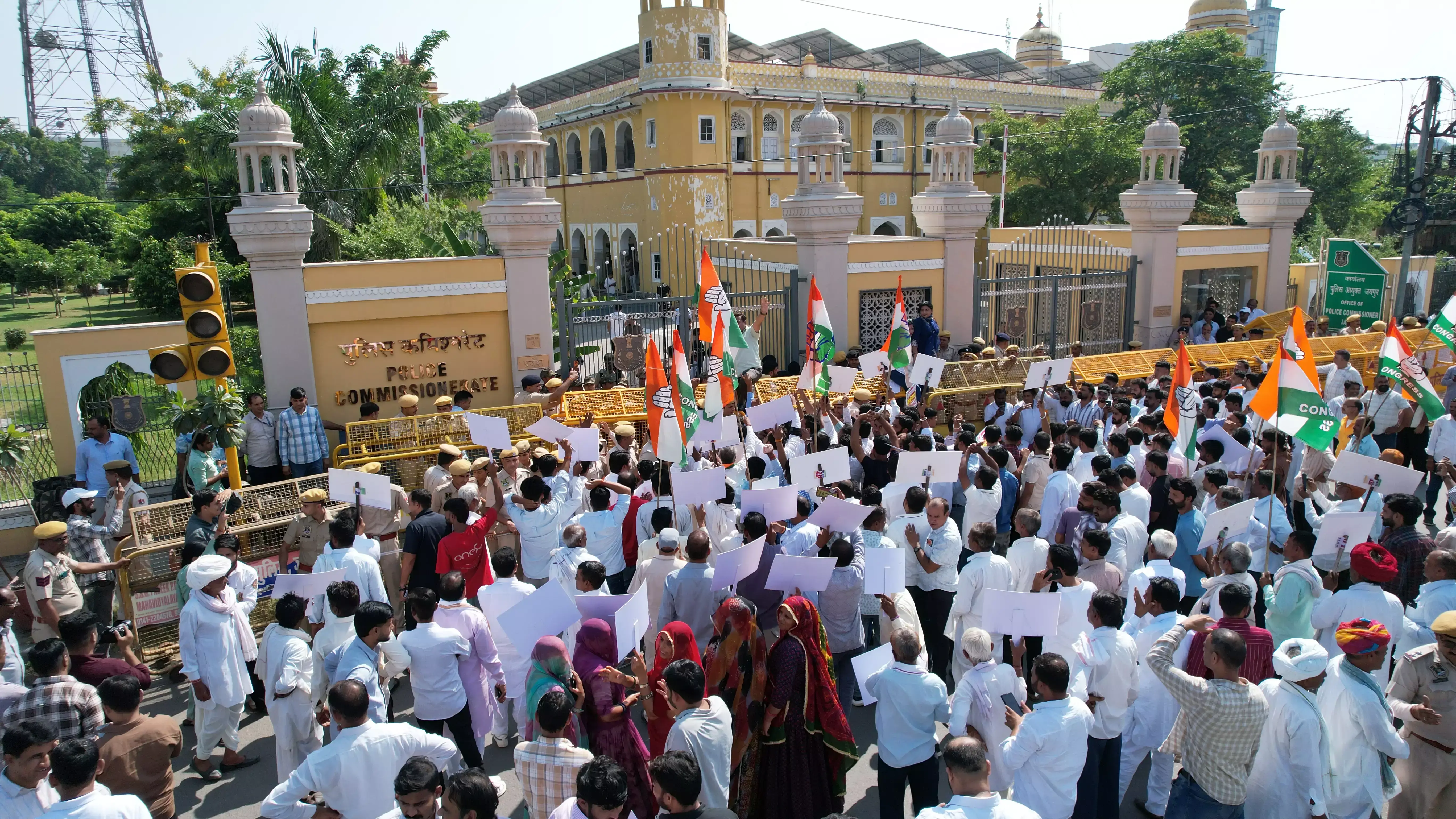 रितु बराला मामले में न्याय की मांग, रातभर धरने पर रहे कांग्रेस नेता
