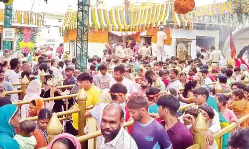 रामनवमी पर देवियों के दरबार डेढ़ लाख भक्त नतमस्तक