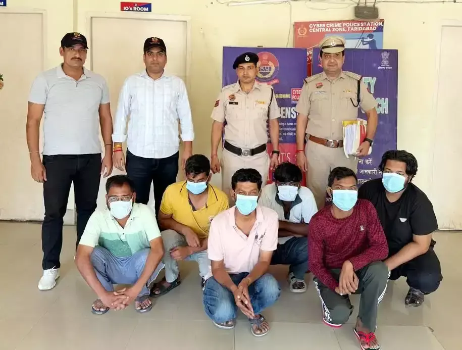 कंपनी अधिकारी बनकर की लाखों की ठगी, छह आरोपी गिरफ्तार कंपनी अधिकारी बनकर की लाखों की ठगी, छह आरोपी गिरफ्तार