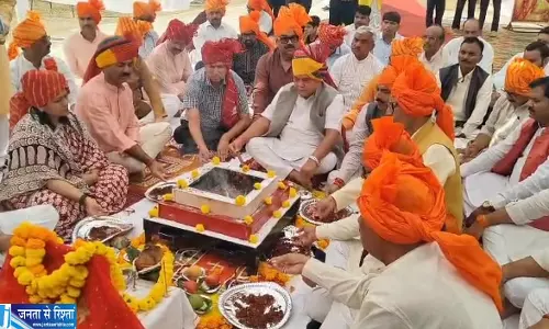 विजयादशमी पर नरेंद्र सिंह तोमर ने किया शस्त्र पूजन विजयादशमी पर नरेंद्र सिंह तोमर ने किया शस्त्र पूजन