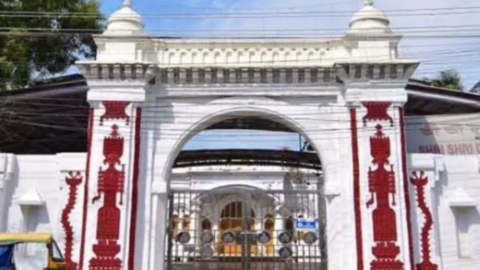 दुर्गाबाड़ी मंदिर में 149 वर्षों से जारी है पशु बलि की परंपरा दुर्गाबाड़ी मंदिर में 149 वर्षों से जारी है पशु बलि की परंपरा