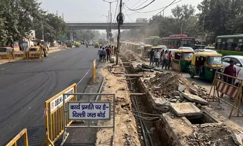 दिल्ली में कई एजेंसियों के बीच तालमेल की कमी से बढ़ती जनता की मुश्किलें दिल्ली में कई एजेंसियों के बीच तालमेल की कमी से बढ़ती जनता की मुश्किलें