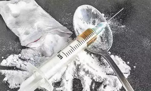 तारादेवी में कार सवार तीन युवकों से पकड़ा चिट्टा तारादेवी में कार सवार तीन युवकों से पकड़ा चिट्टा