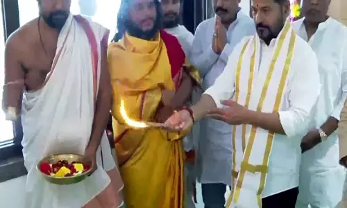 दशहरे पर CM रेवंत रेड्डी ने की पारंपरिक आयुध पूजा