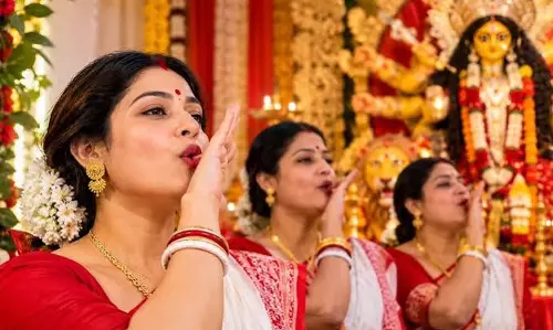 बंगाली परंपरा की खास पहचान है उलू ध्वनि, जानें वजह बंगाली परंपरा की खास पहचान है उलू ध्वनि, जानें वजह