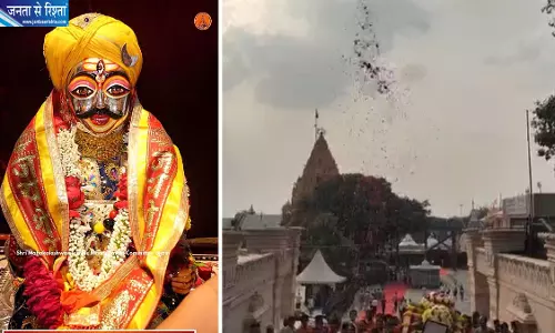 विजयादशमी पर निकली बाबा महाकाल की भव्य सवारी, फूलों की बारिश और जयकारों से गूंजा उज्जैन