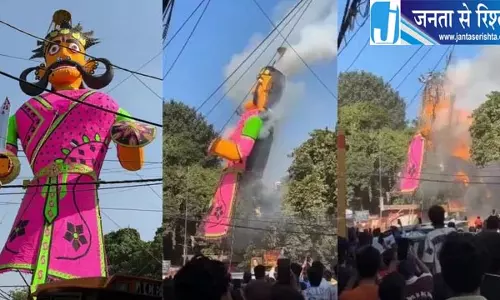 दशहरे से पहले ही जलकर राख हुआ रावण का पुतला, शॉर्ट सर्किट से लगी भीषण आग