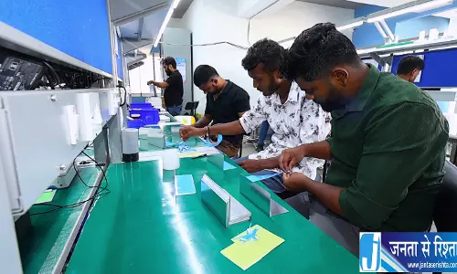 बेंगलुरु के छात्रों ने किया कमाल बना डाला AI से लैस स्मार्ट ड्रोन बेंगलुरु के छात्रों ने किया कमाल बना डाला AI से लैस स्मार्ट ड्रोन