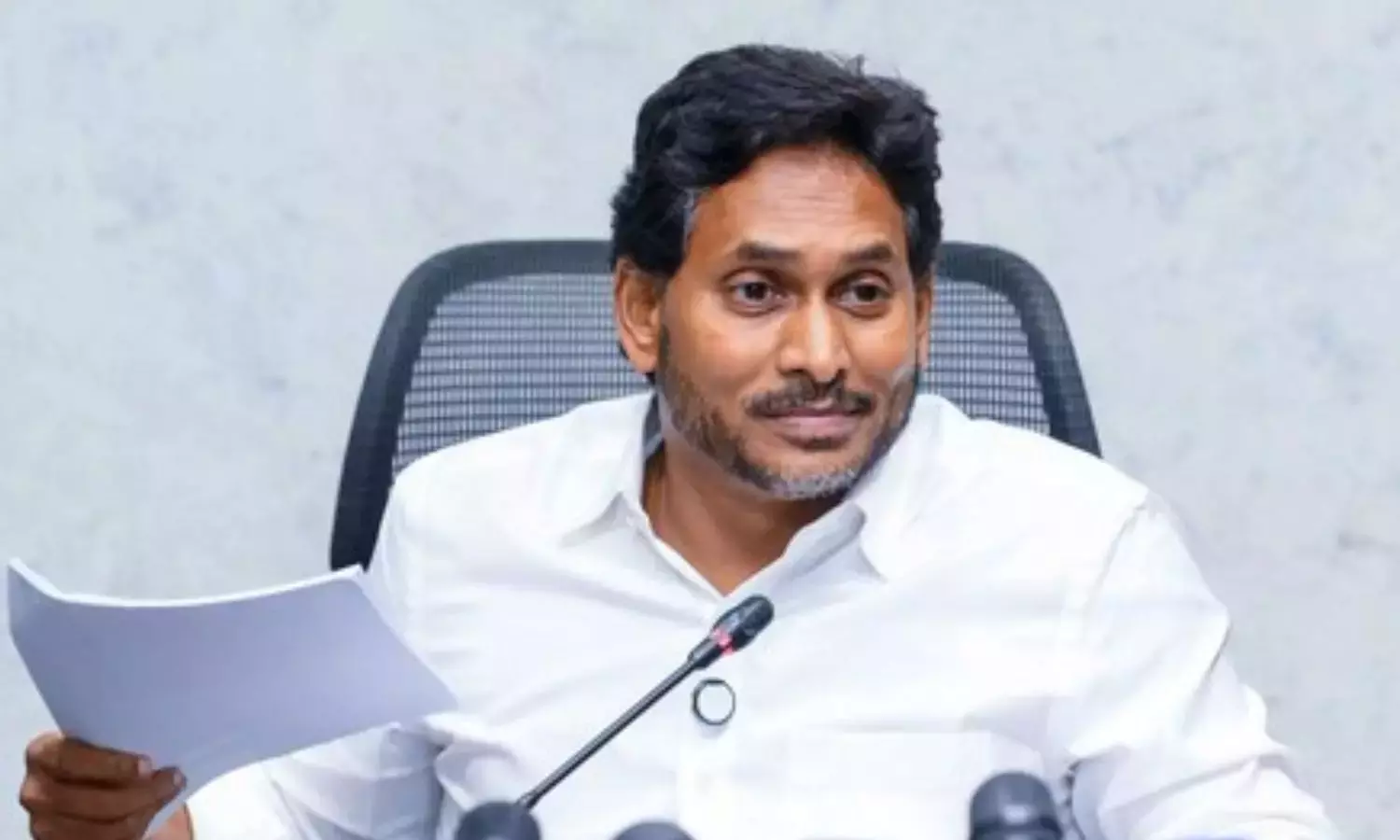 नामांकन की तारीख बढ़ाने से हाईकोर्ट का इनकार, सुप्रीम कोर्ट पहुंची YSRCP नामांकन की तारीख बढ़ाने से हाईकोर्ट का इनकार, सुप्रीम कोर्ट पहुंची YSRCP