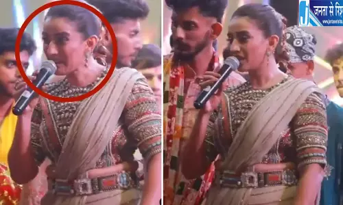 अक्षरा सिंह ने मंच पर बुलाकर लड़के को लगाई फटकार