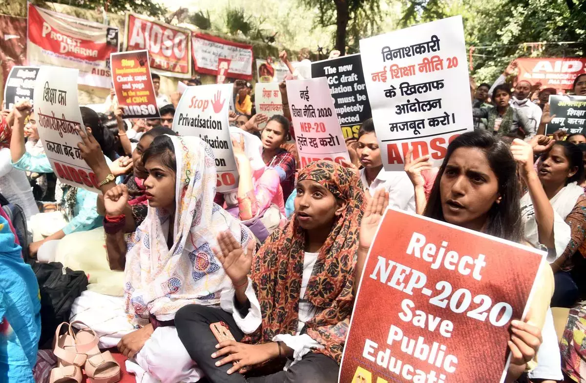NEP 2020: क्लास में बाधा को लेकर चिंता बढ़ी