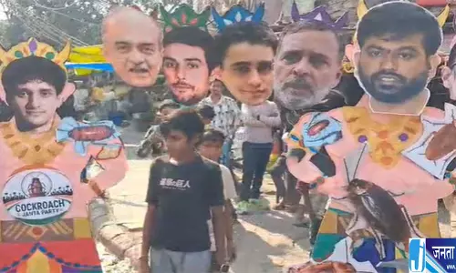 दिल्ली में दशहरे पर सियासी हंगामा राहुल गांधी समेत कई हस्तियों के पुतले फूंके