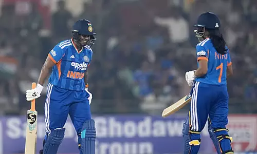 IND-W vs ZIM-W: हरमनप्रीत के 81 रन, भारत के 6 विकेट गिरे
