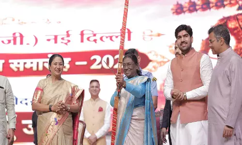 दिल्ली में दशहरे की धूम राष्ट्रपति मुर्मू की मौजूदगी में CM रेखा गुप्ता का संबोधन दिल्ली में दशहरे की धूम राष्ट्रपति मुर्मू की मौजूदगी में CM रेखा गुप्ता का संबोधन