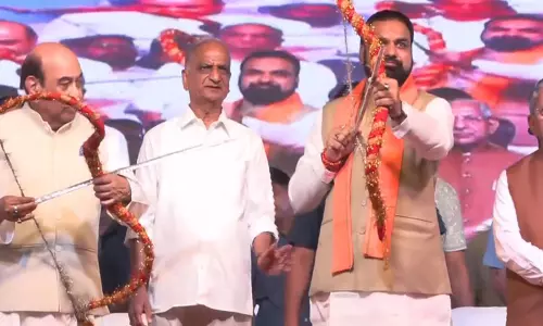 पटना के गांधी मैदान में धू-धूकर जला 90 फीट का रावण