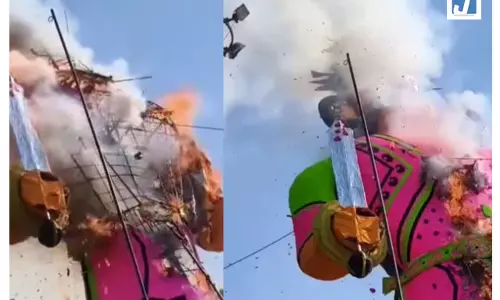 दशहरे से पहले ही जलकर खाक हुआ रावण का पुतला, शॉर्ट सर्किट से लगी आग दशहरे से पहले ही जलकर खाक हुआ रावण का पुतला, शॉर्ट सर्किट से लगी आग