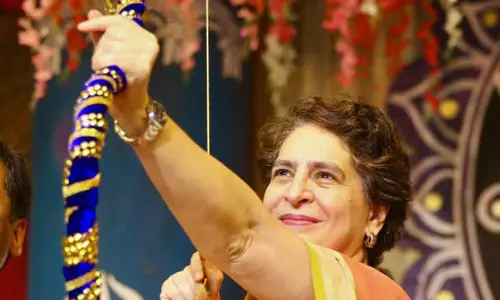 प्रियंका गांधी ने दशहरे पर उठाया महंगाई और बेरोजगारी का मुद्दा प्रियंका गांधी ने दशहरे पर उठाया महंगाई और बेरोजगारी का मुद्दा