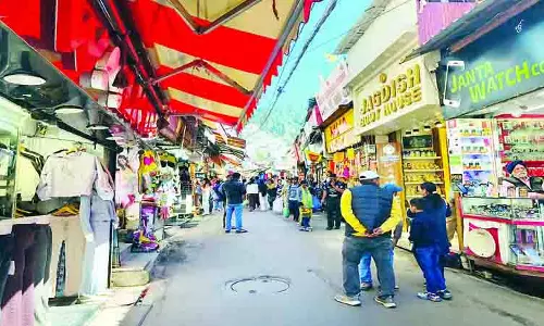 त्योहारी सीजन में भी शिमला के बाजार सूने, कारोबारियों की बढ़ी चिंता