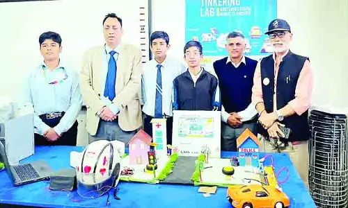 छात्रों को सुनाई महान सपूतों की वीर गाथा