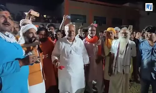 अयोध्या में भाजपा नेता लल्लू सिंह ने किया रावण दहन