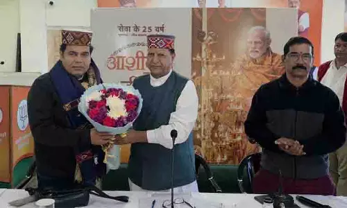 वीरभद्र सिंह की प्रतिमा अनावरण कार्यक्रम पर सियासत तेज