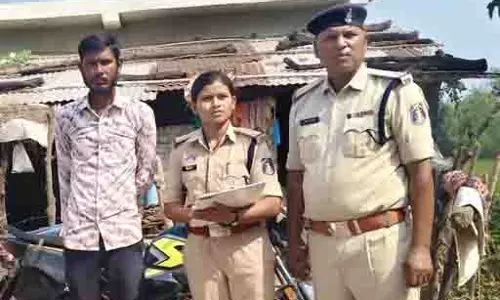 बेमेतरा में अवैध शराब की तस्करी का खुलासा, बाइक सवार गिरफ्तार