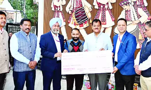 दशहरे के लिए एनएचपीसी ने दिए 14 लाख