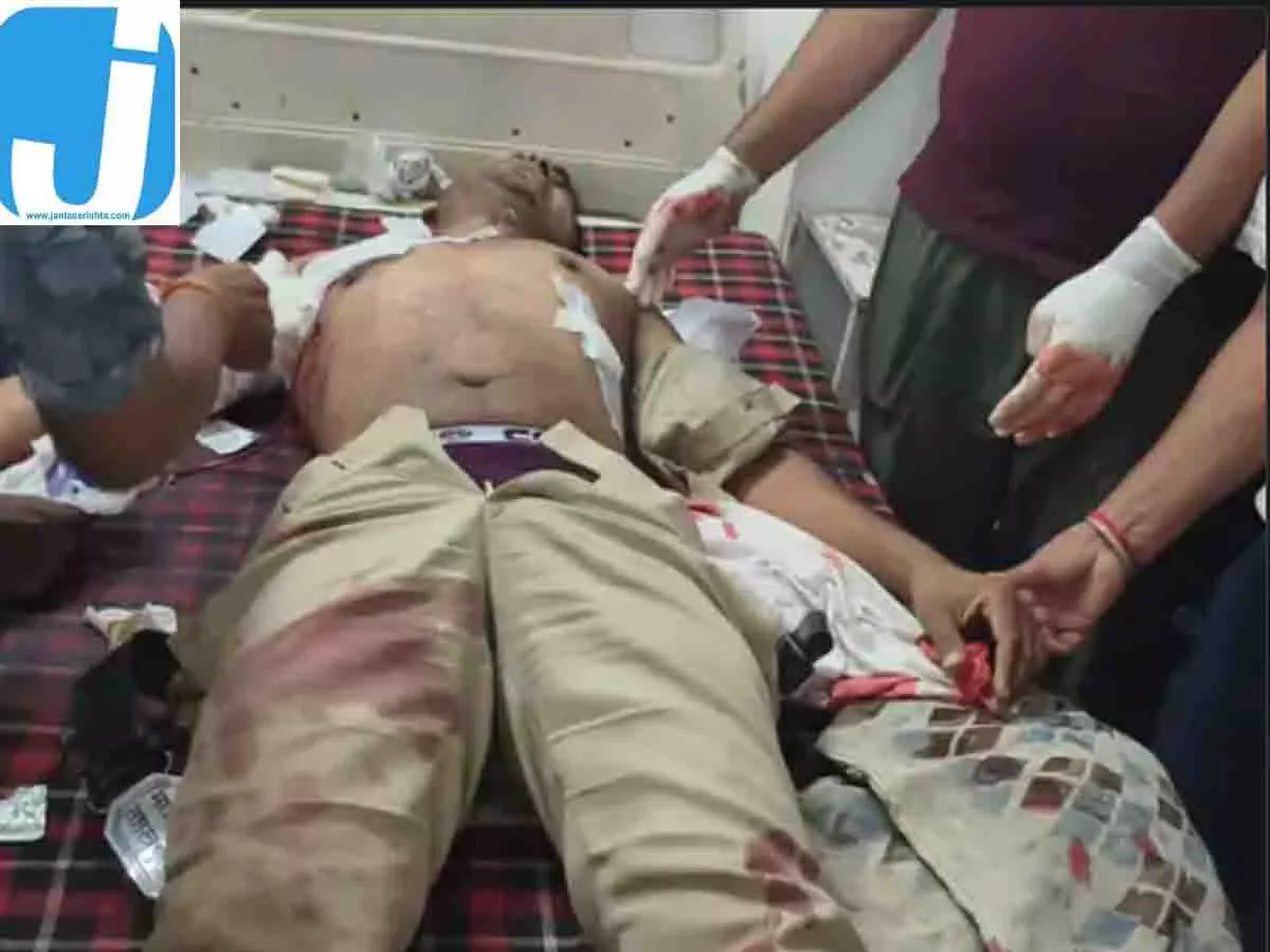 ब्रेकिंग! ड्यूटी पर जा रहे पुलिस जवान को मारी गोली, हालत गंभीर ब्रेकिंग! ड्यूटी पर जा रहे पुलिस जवान को मारी गोली, हालत गंभीर