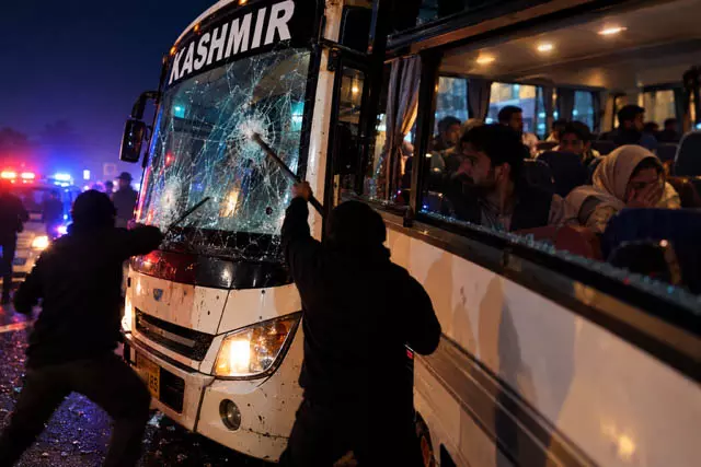 जम्मू-कश्मीर की बसों पर हमले को लेकर चिंता जम्मू-कश्मीर की बसों पर हमले को लेकर चिंता
