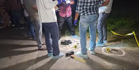 पुलिस ने मुठभेड़ के बाद दो शातिर बदमाशों को किया गिरफ्तार, दोनों को लगी गोली पुलिस ने मुठभेड़ के बाद दो शातिर बदमाशों को किया गिरफ्तार, दोनों को लगी गोली